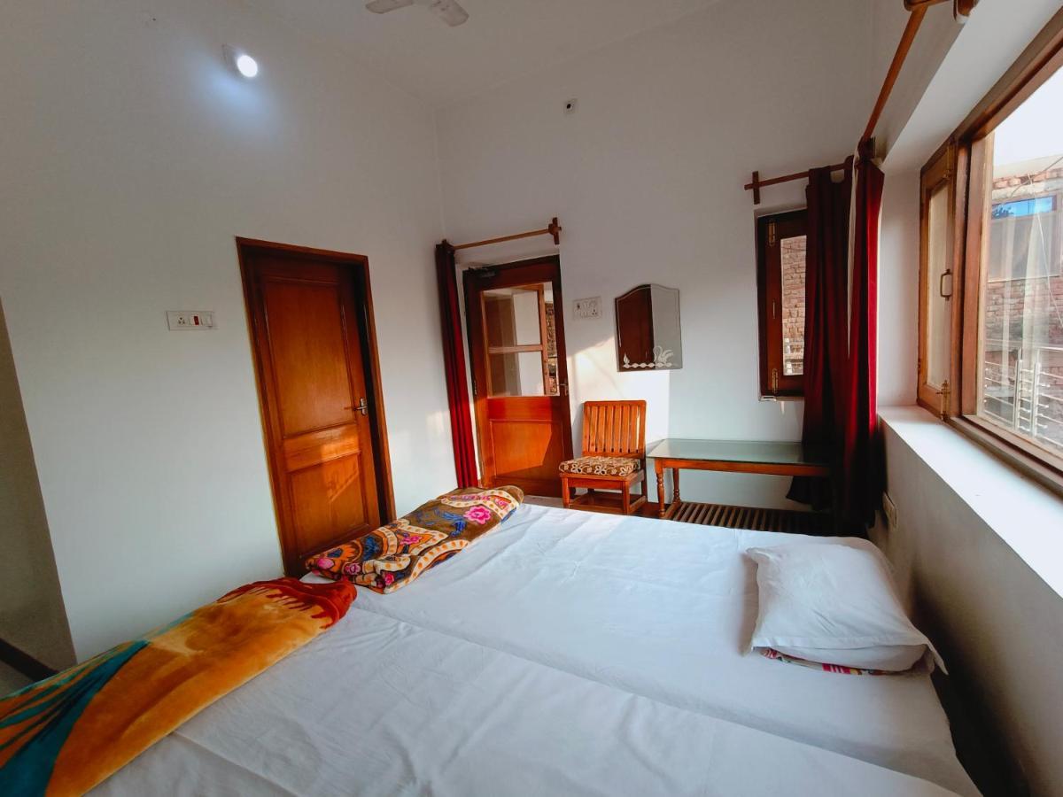 The Gupta Guest House Bodh Gaya Exteriör bild