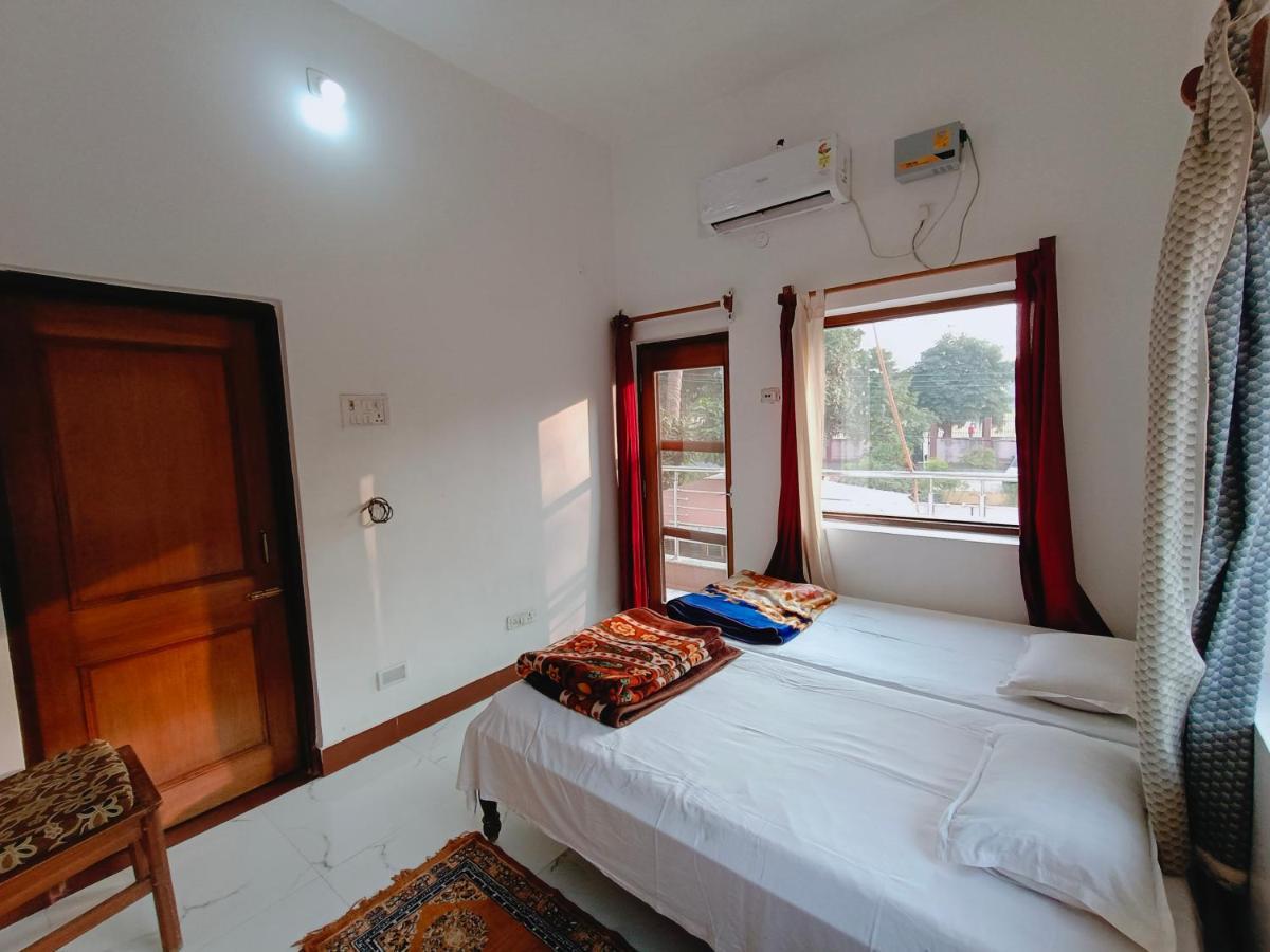 The Gupta Guest House Bodh Gaya Exteriör bild